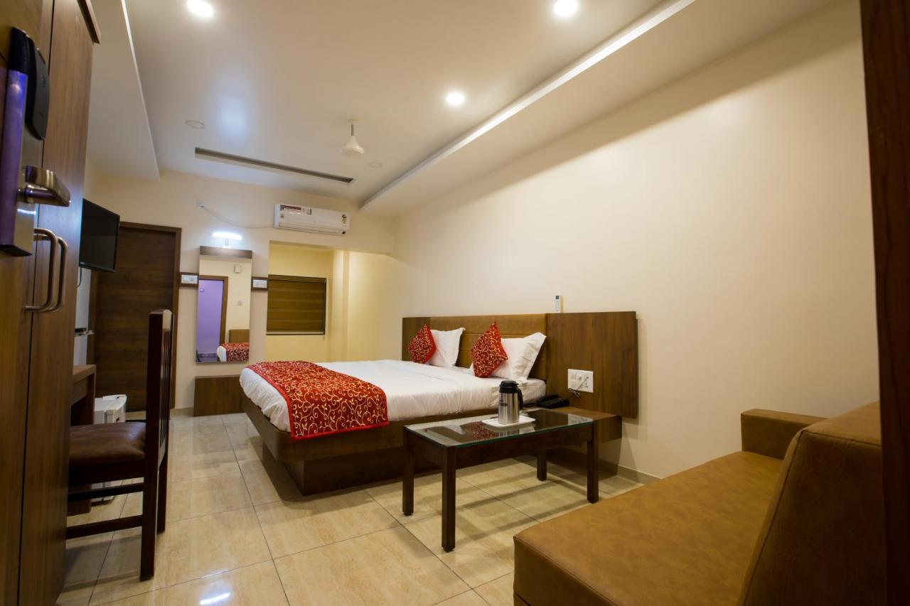 Hotel Balaji Palace Porbandar Exterior photo