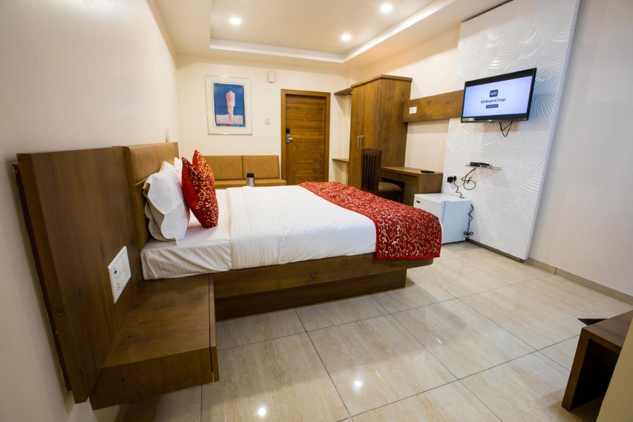 Hotel Balaji Palace Porbandar Exterior photo